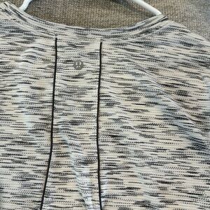 Lululemon women’s short sleeve tee top Large